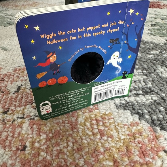 Baby Toddler Finger Puppet Halloween Board Book Spooky Spooky Little Bat - Picture 4 of 5